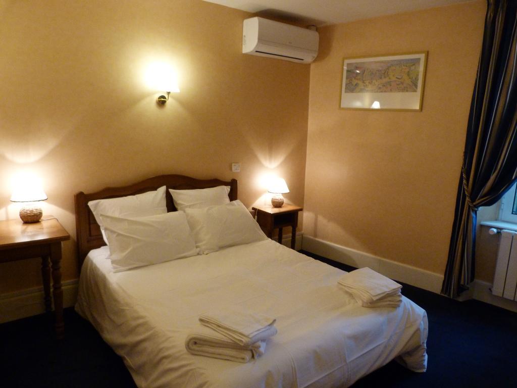 Logis Hotel Restaurant La Tour De Ciron Carmaux 客房 照片