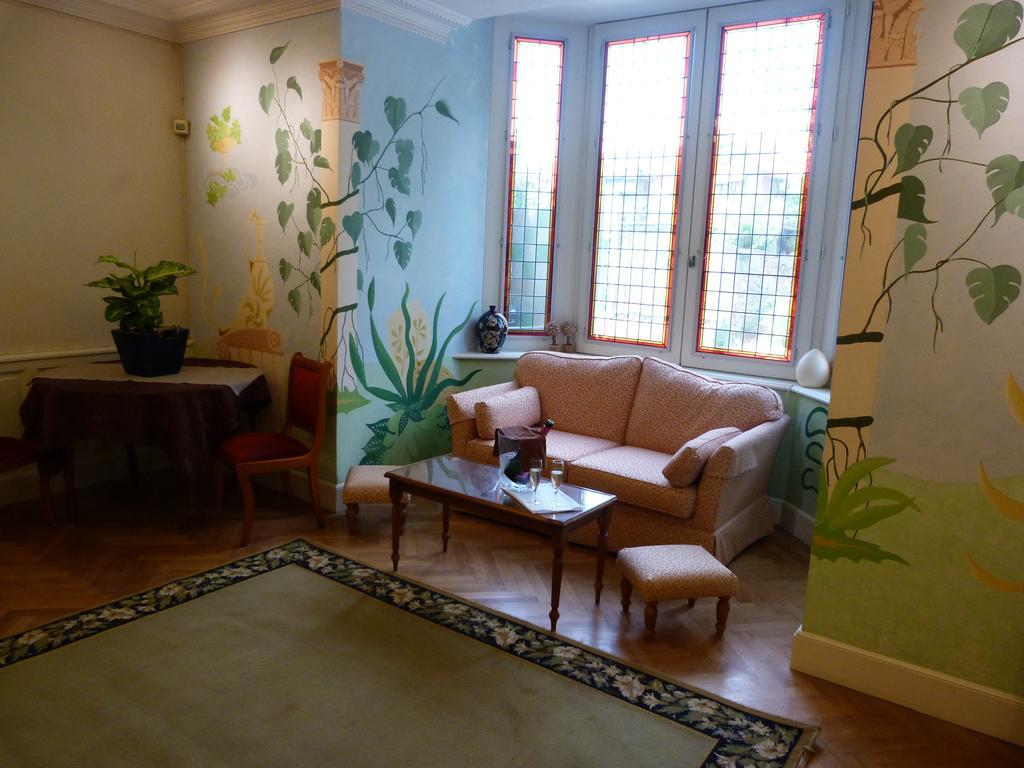 Logis Hotel Restaurant La Tour De Ciron Carmaux 外观 照片
