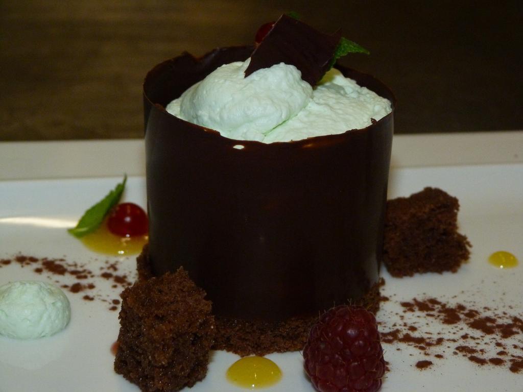 Logis Hotel Restaurant La Tour De Ciron Carmaux 外观 照片
