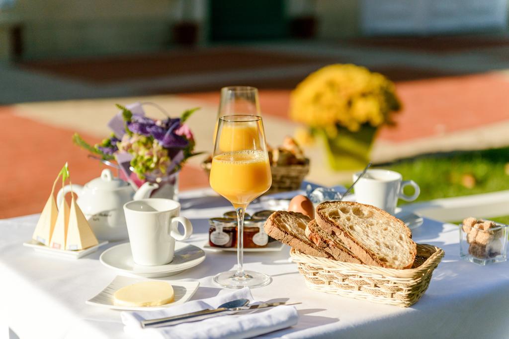 Logis Hotel Restaurant La Tour De Ciron Carmaux 外观 照片