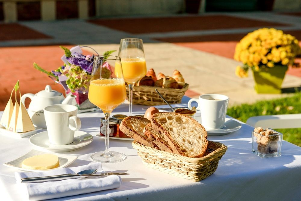 Logis Hotel Restaurant La Tour De Ciron Carmaux 外观 照片